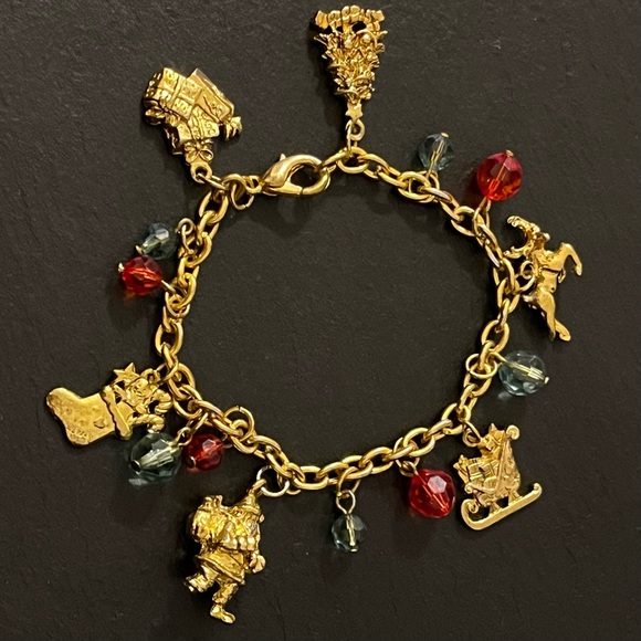 Vintage Gold Tone Christmas Beaded Charm Bracelet - Picture 15 of 16